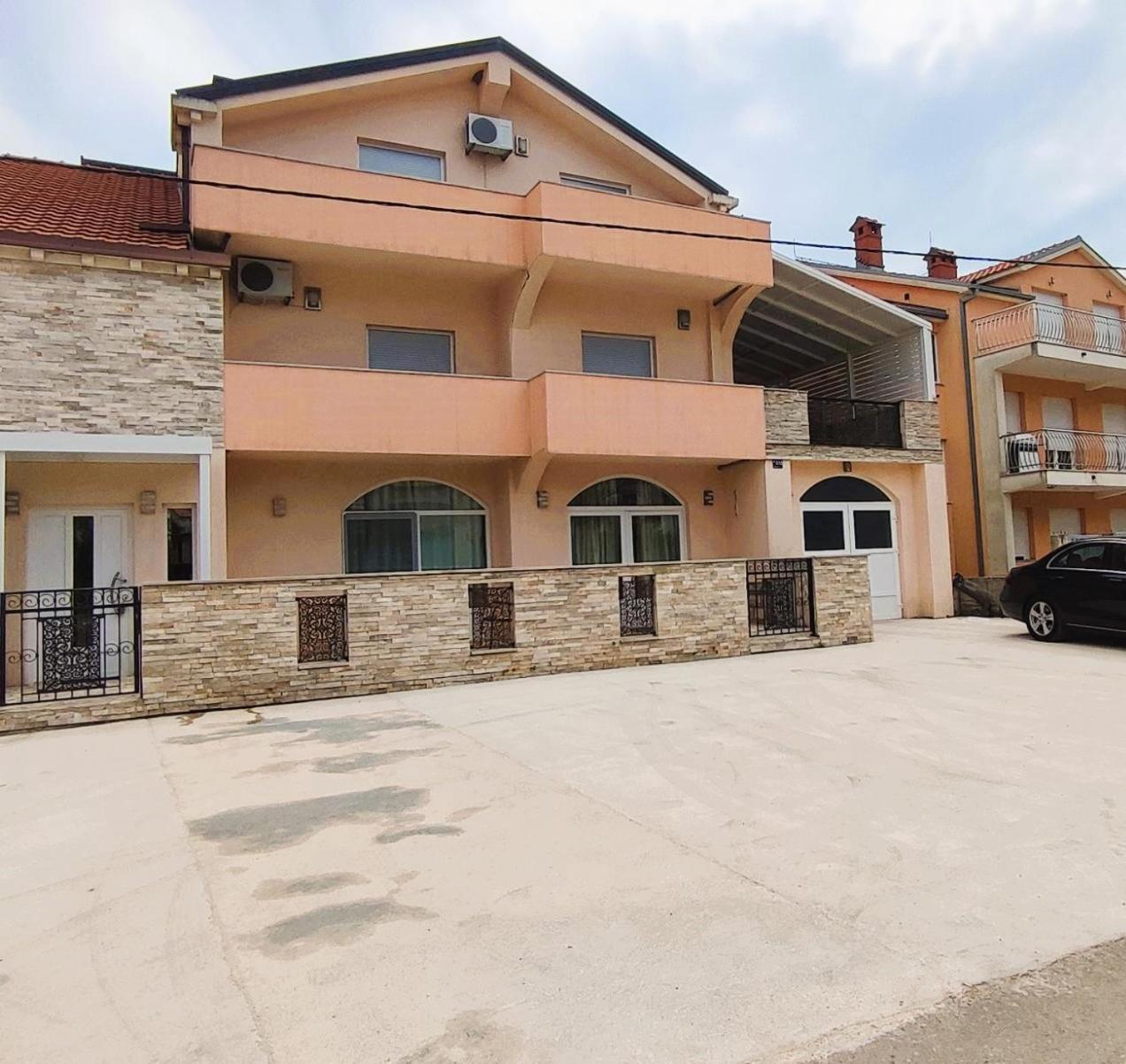 Ivanica Apartments Ema מראה חיצוני תמונה