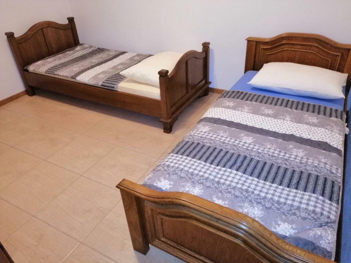 Ivanica Apartments Ema מראה חיצוני תמונה
